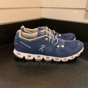 On Cloud Sneakers! Navy with White Laces... Barely Worn. Women's US 9.5!